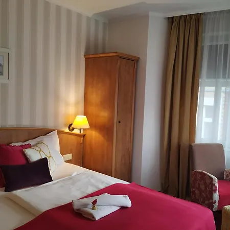 斯塔勒米亚斯托老城酒店 3*