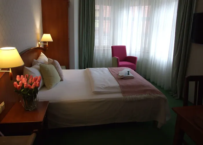 Stare Old Town Отель Познань